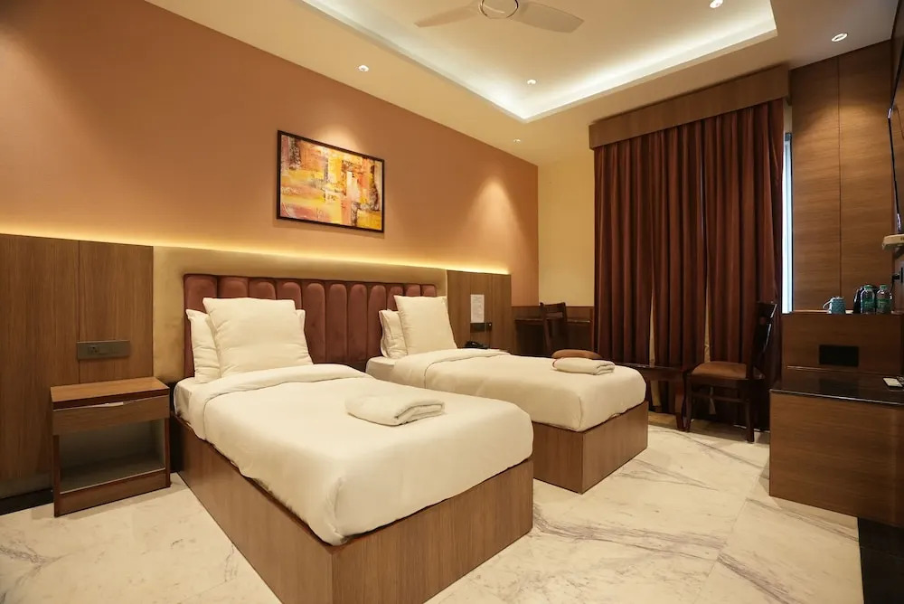 Большая Нойда: Lime Tree Hotel and Banquet Greater Noida