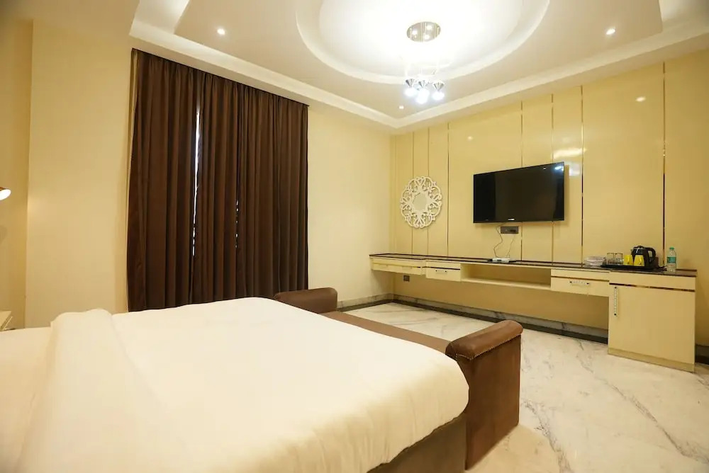 Большая Нойда: Lime Tree Hotel and Banquet Greater Noida