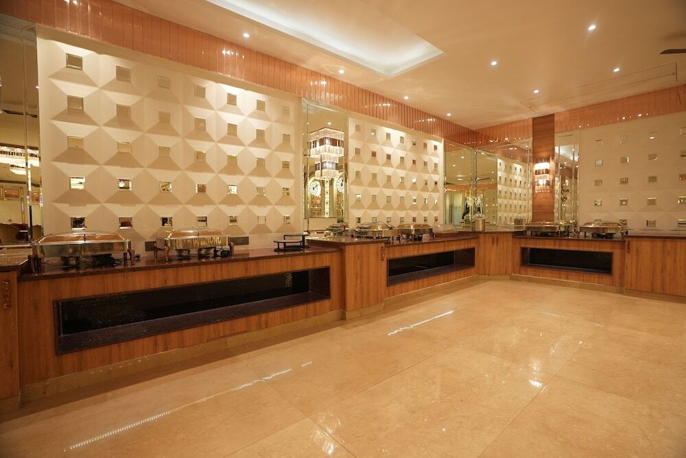 Большая Нойда: Lime Tree Hotel and Banquet Greater Noida