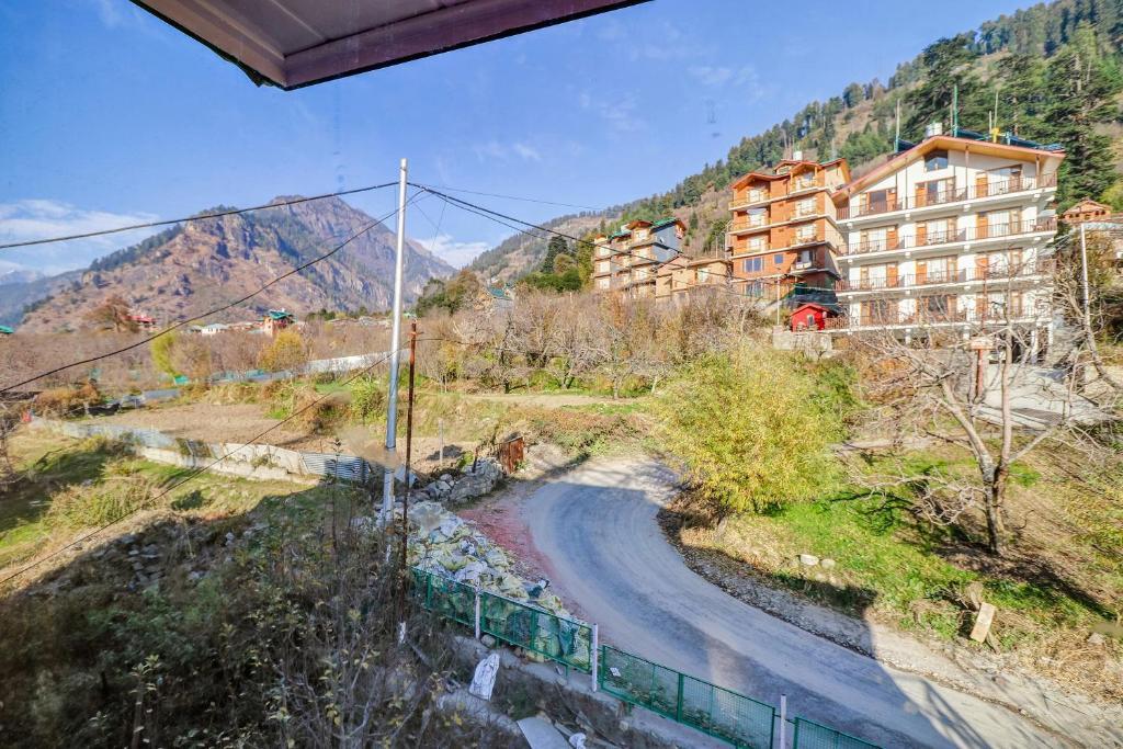 Манали: Capital O 84060 Gold Rock Resort- Libra Cottage