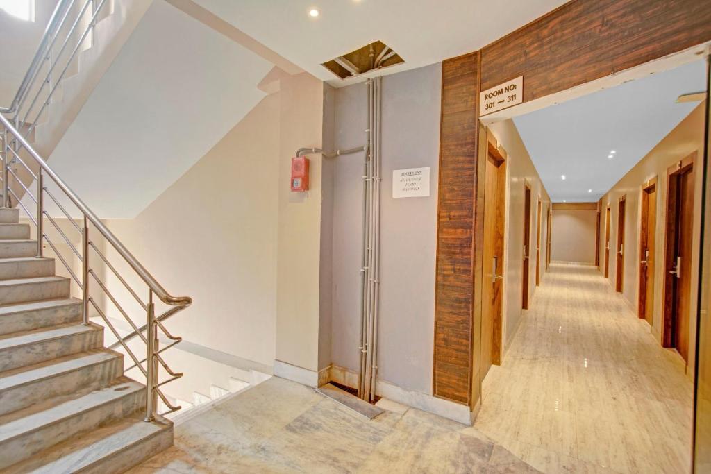 Гувахати: Capital O 86405 Penthouse