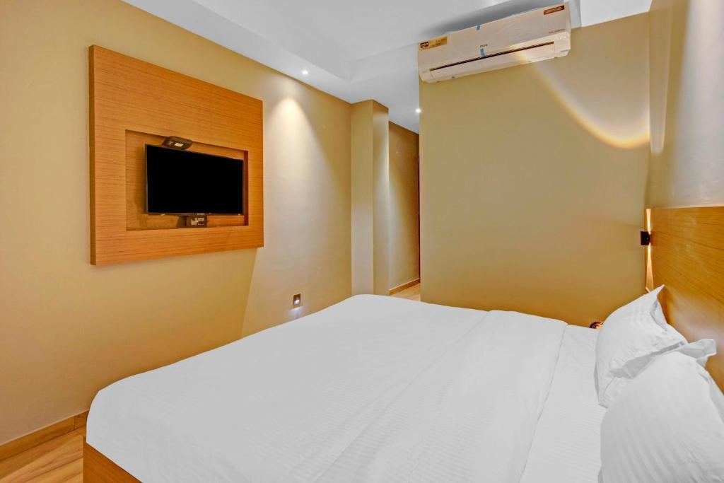 Гувахати: Capital O 86405 Penthouse
