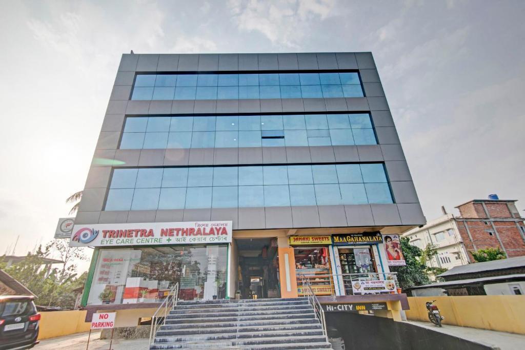 Гувахати: Capital O 86405 Penthouse