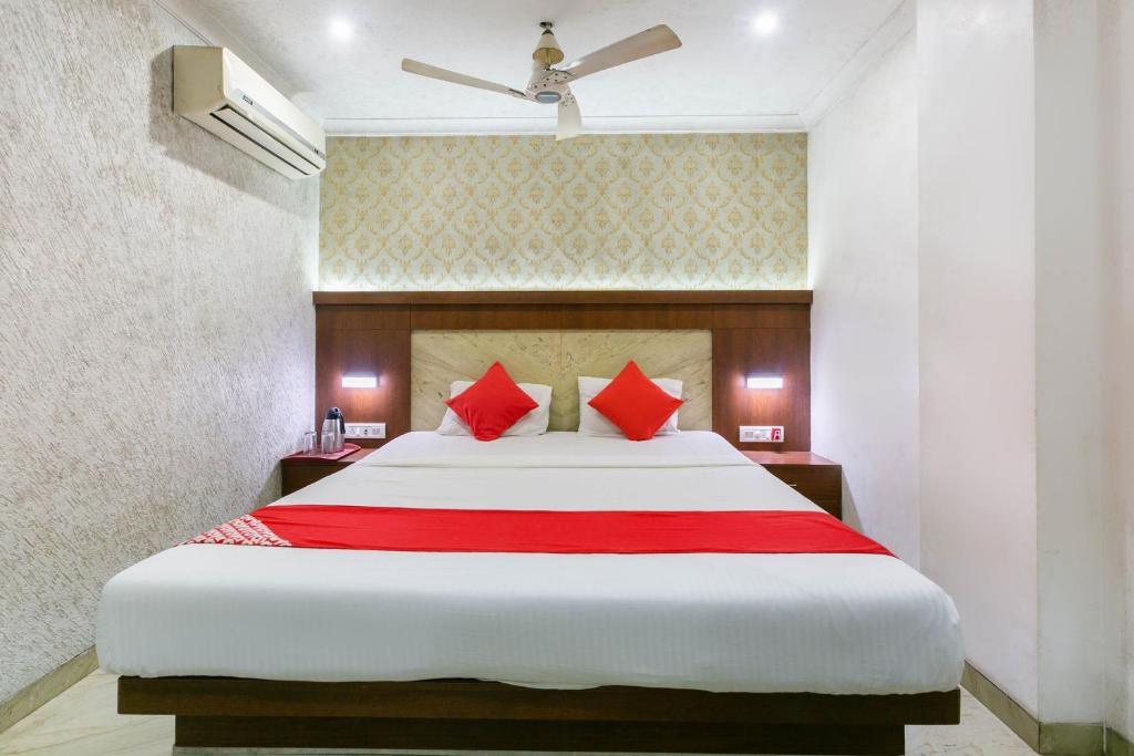 Тхане: CAPITAL O74145 Hotel Prince Residency