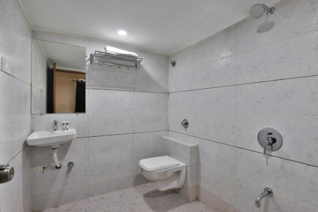 Тхане: CAPITAL O74145 Hotel Prince Residency