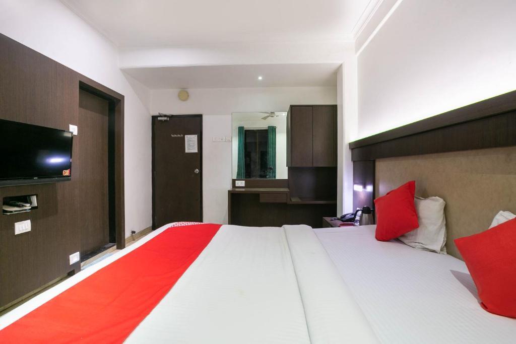 Тхане: CAPITAL O74145 Hotel Prince Residency