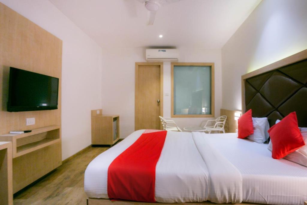 Тхане: CAPITAL O74145 Hotel Prince Residency