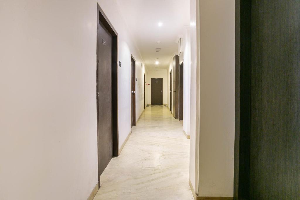 Тхане: CAPITAL O74145 Hotel Prince Residency