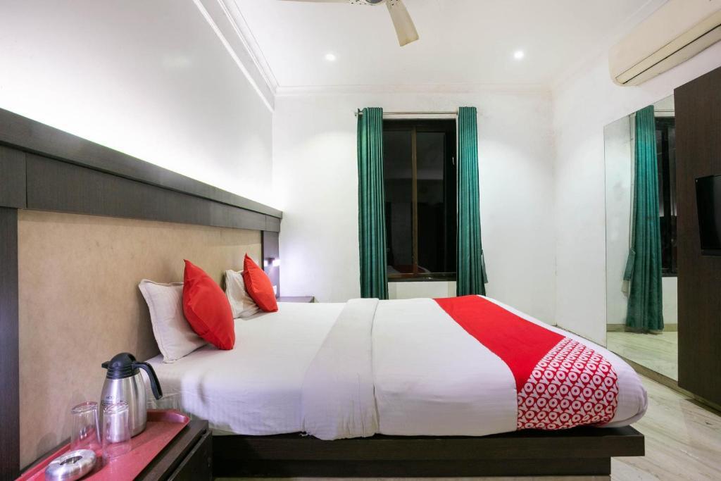 Тхане: CAPITAL O74145 Hotel Prince Residency