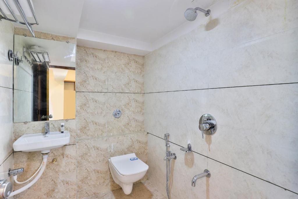Тхане: CAPITAL O74145 Hotel Prince Residency