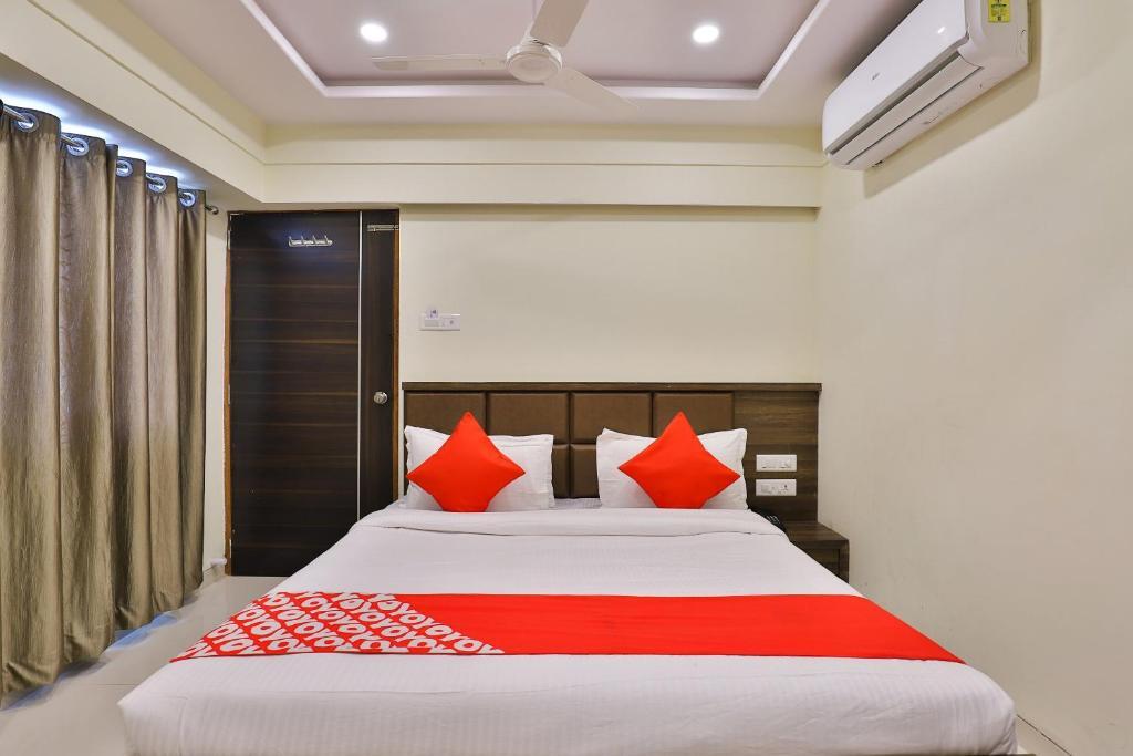 Тхане: CAPITAL O74145 Hotel Prince Residency