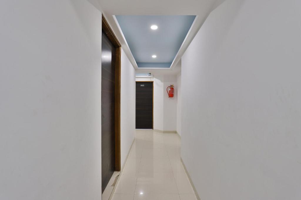 Тхане: CAPITAL O74145 Hotel Prince Residency