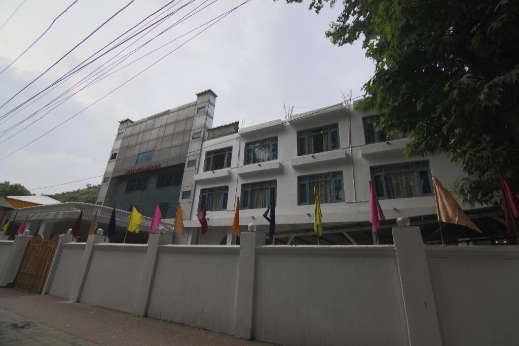 Шринагар: Capital O 37894 Hotel International