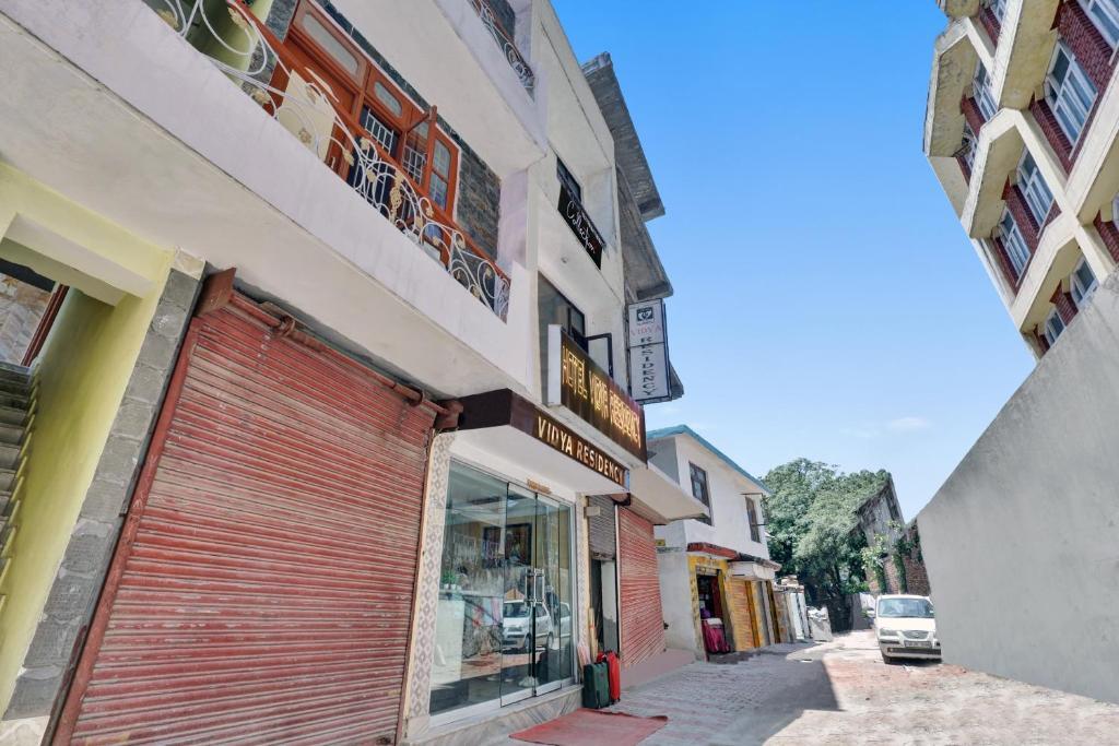 Катра: Capital O 90742 Hotel Vidya Residency