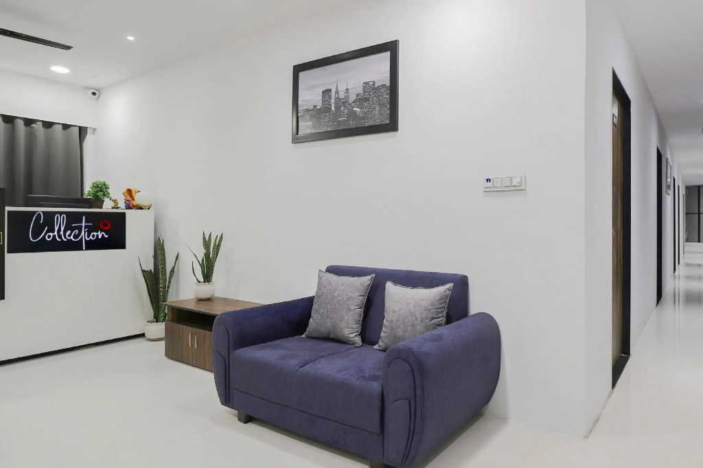 Сурат: Capital O 87586 Hotel Code