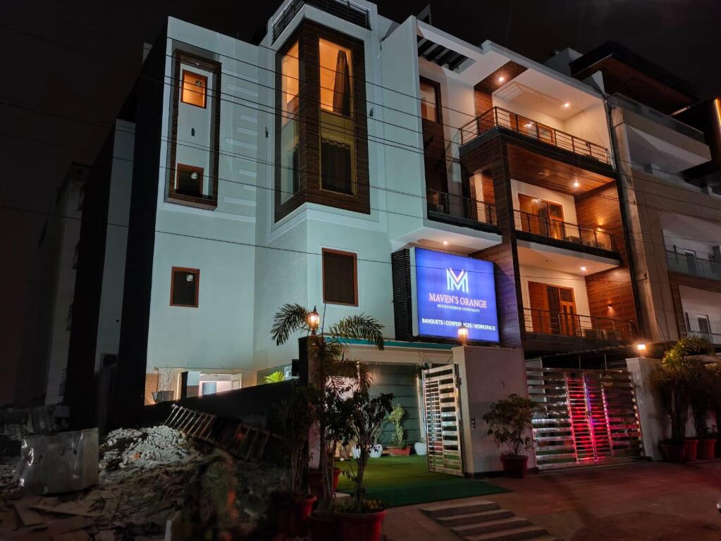 Hotel Mavens Orange Gurgaon — фото 1