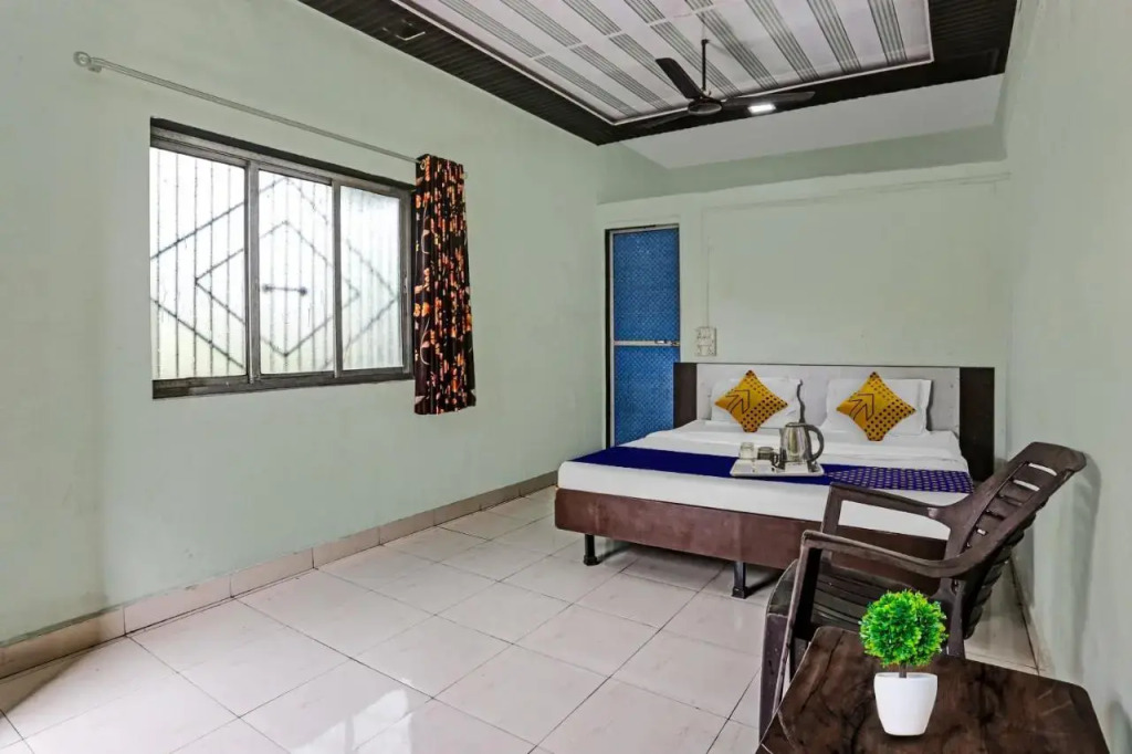Тхане: SPOT ON 93323 Akash Lodge