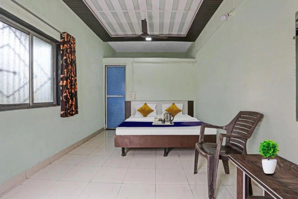 Тхане: SPOT ON 93323 Akash Lodge