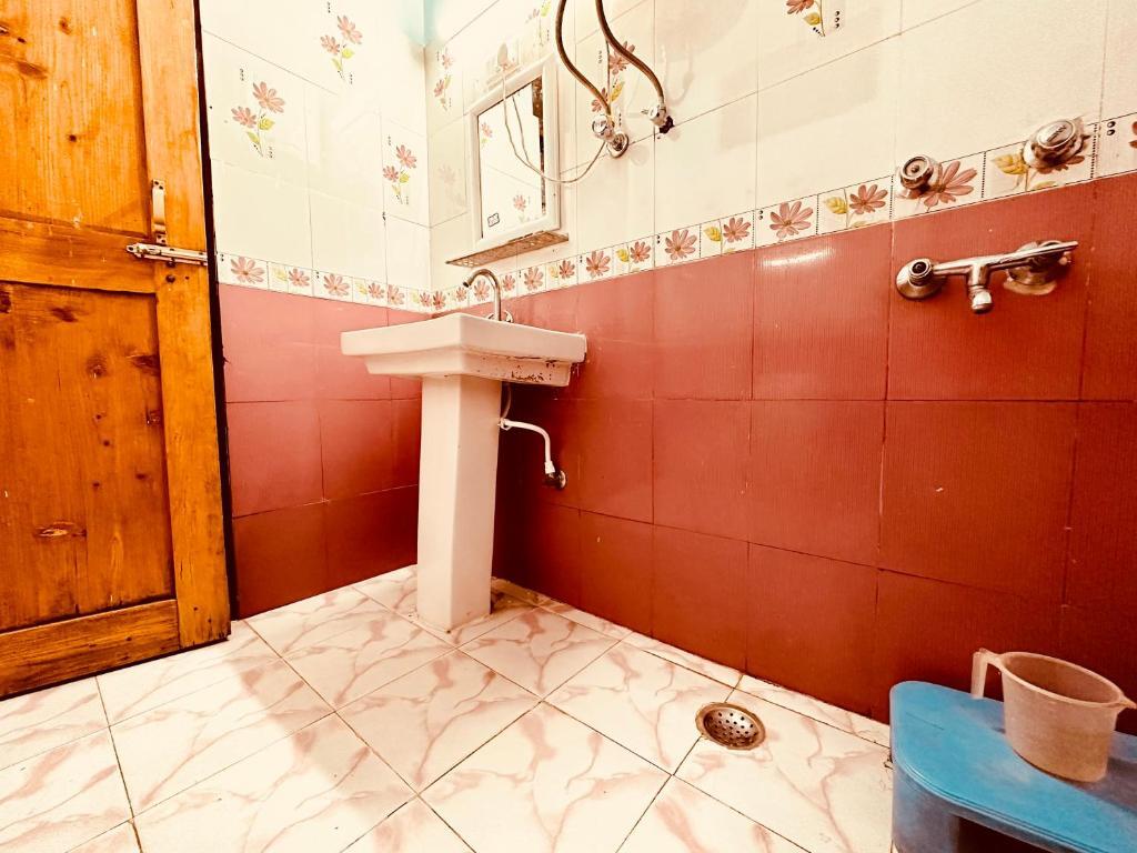 Манали: Hotel Daulat - Near Mall Road