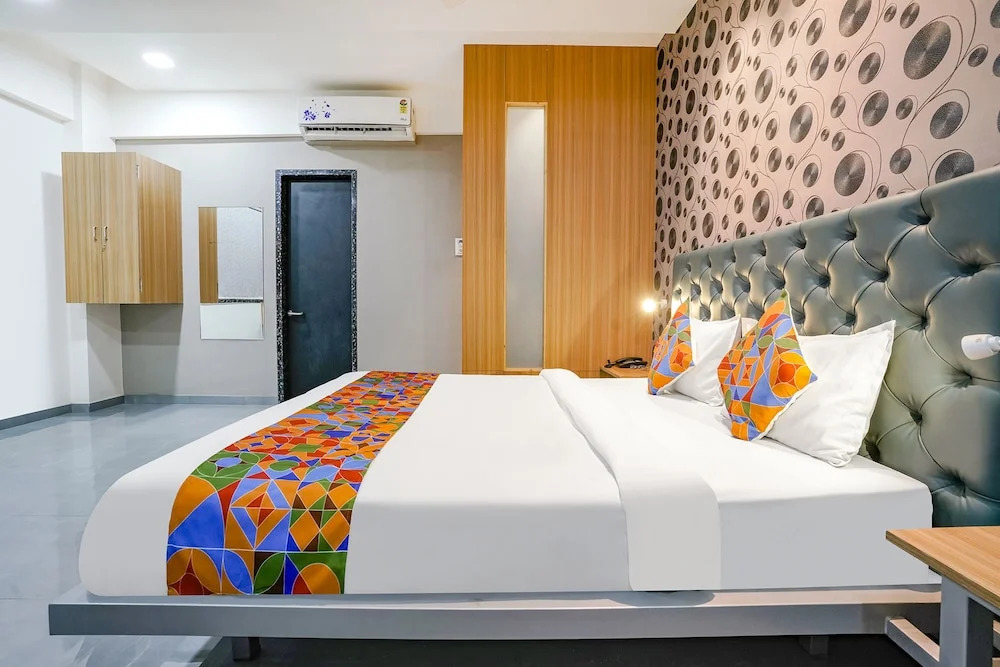 Тхане: Fabhotel Arc Palace