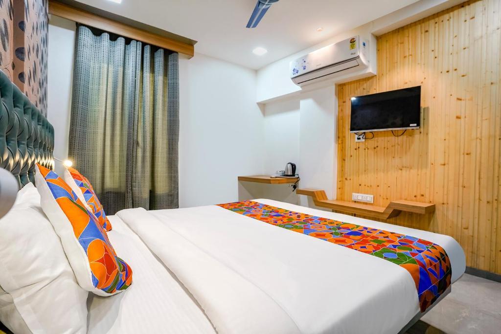 Тхане: Fabhotel Arc Palace
