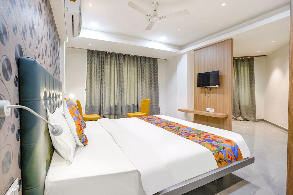 Тхане: Fabhotel Arc Palace