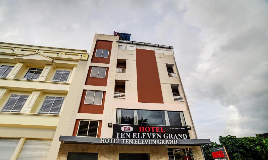 Индаур: Treebo Trend Ten Eleven Grand