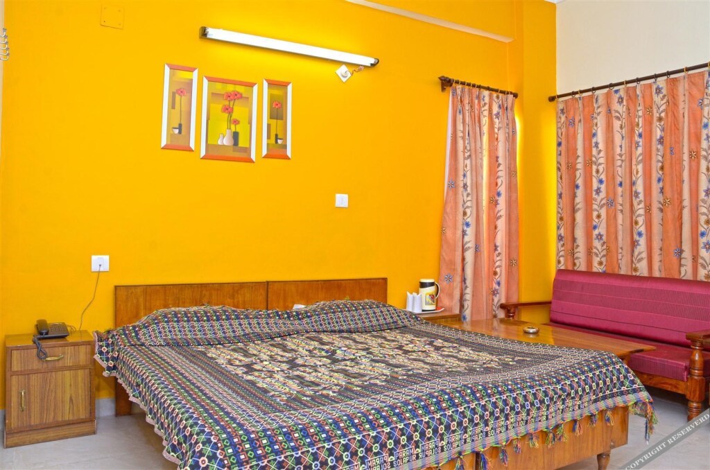 Сукха: Hotel Shikhar & Restaurant