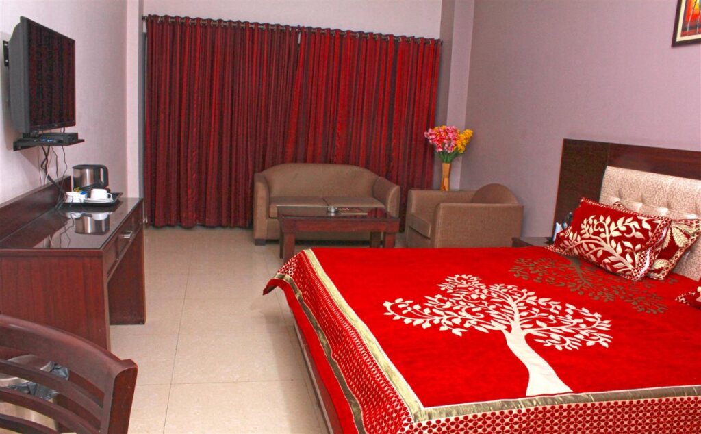 Сукха: Hotel Shikhar & Restaurant