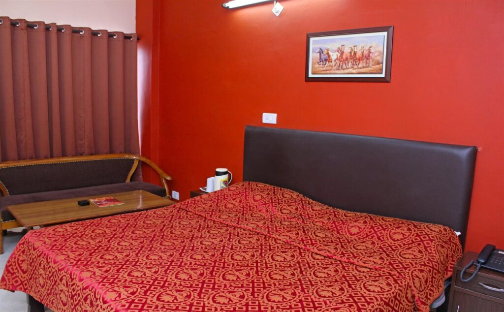 Сукха: Hotel Shikhar & Restaurant