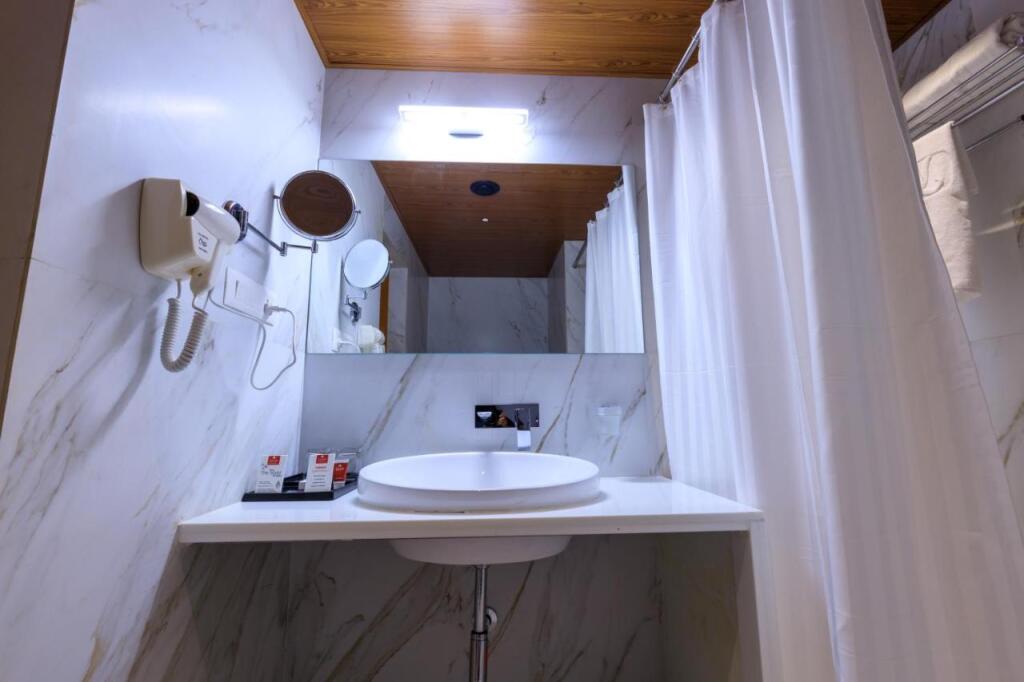 Джамнагар: Lords Eco Inn Jamnagar Apple Gate