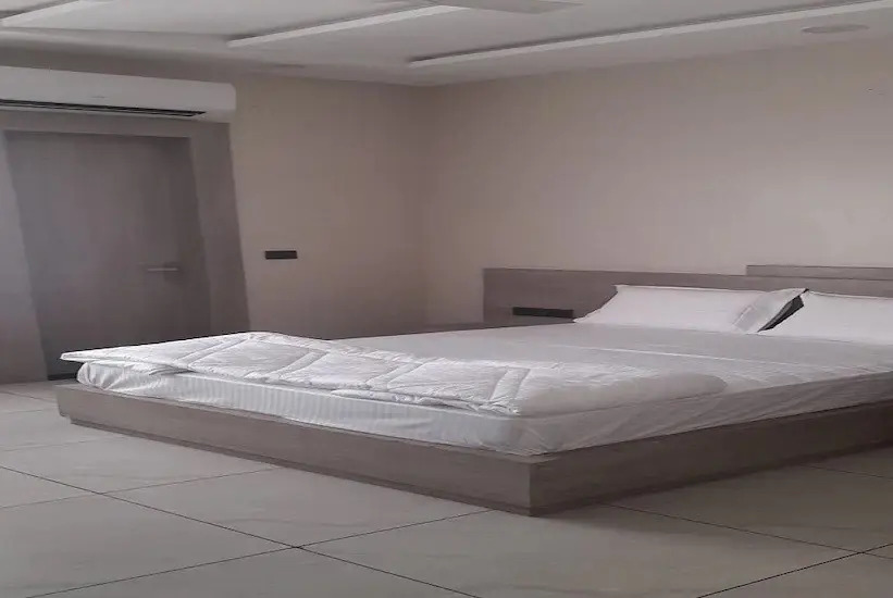 Крепость Jhansi: Js Grand Club And Resort