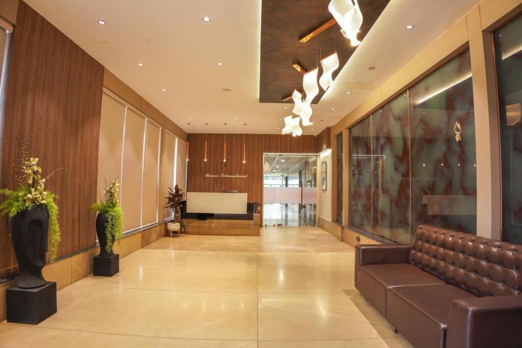 Сурат: Ramee International Surat