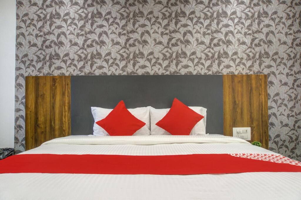Сурат: Townhouse 770 The Valentine Hotel