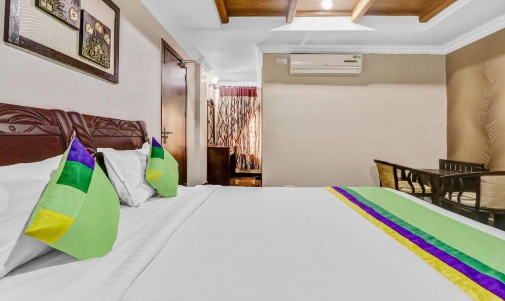 Karukutty: Treebo Symphony Hotels And Resorts Angamally