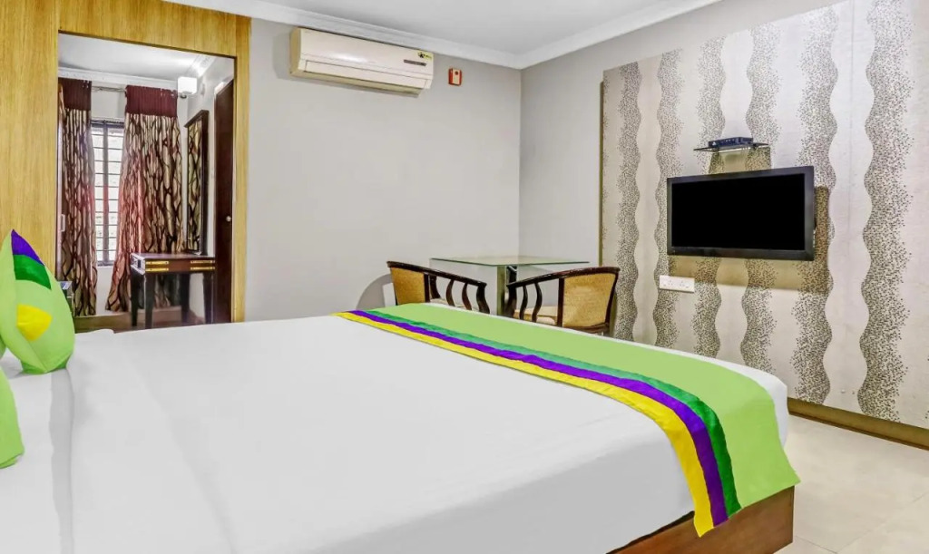 Karukutty: Treebo Symphony Hotels And Resorts Angamally