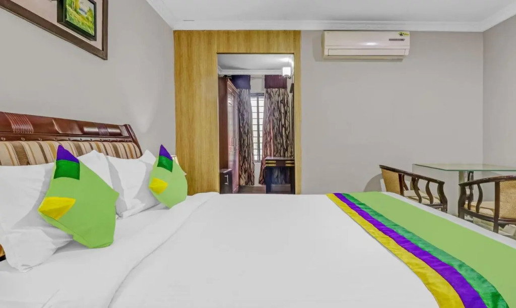 Karukutty: Treebo Symphony Hotels And Resorts Angamally
