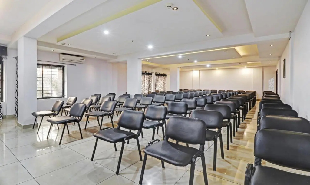 Karukutty: Treebo Symphony Hotels And Resorts Angamally