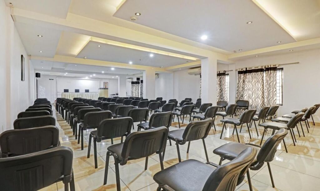 Karukutty: Treebo Symphony Hotels And Resorts Angamally