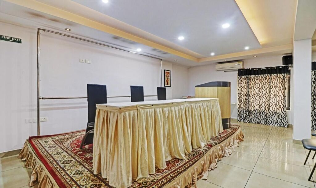 Karukutty: Treebo Symphony Hotels And Resorts Angamally