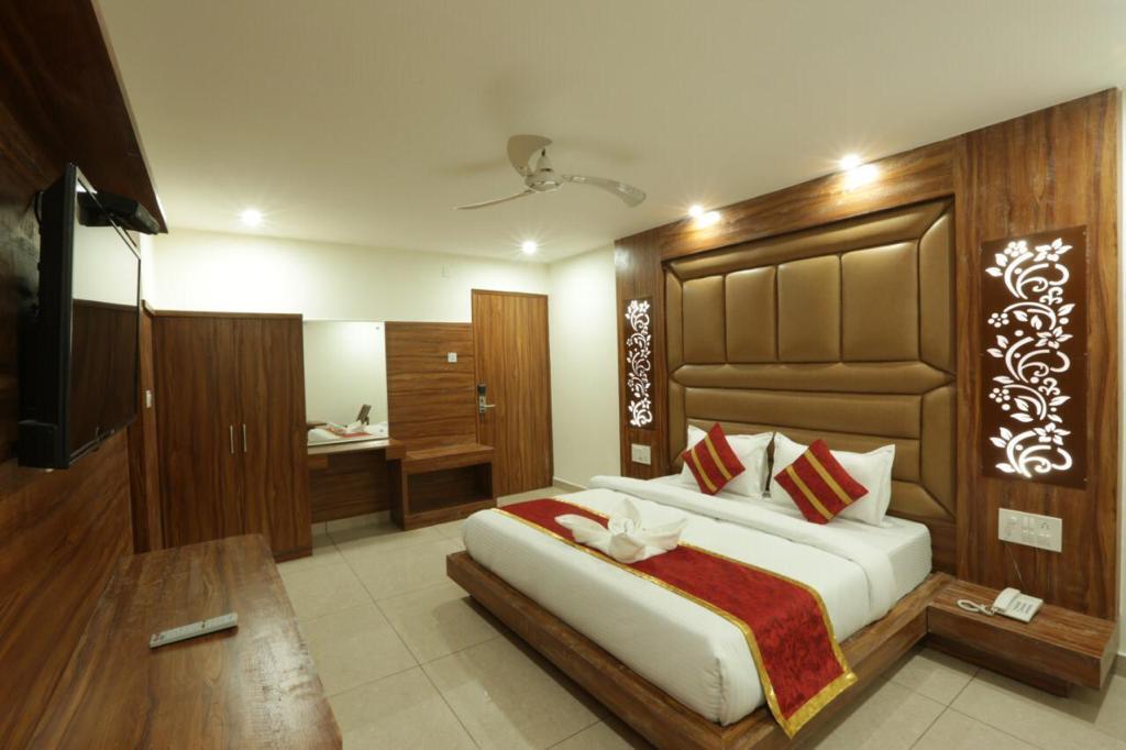 Катра: Hotel Katra Grand
