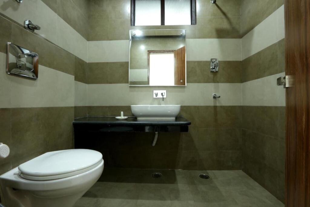 Катра: Hotel Katra Grand