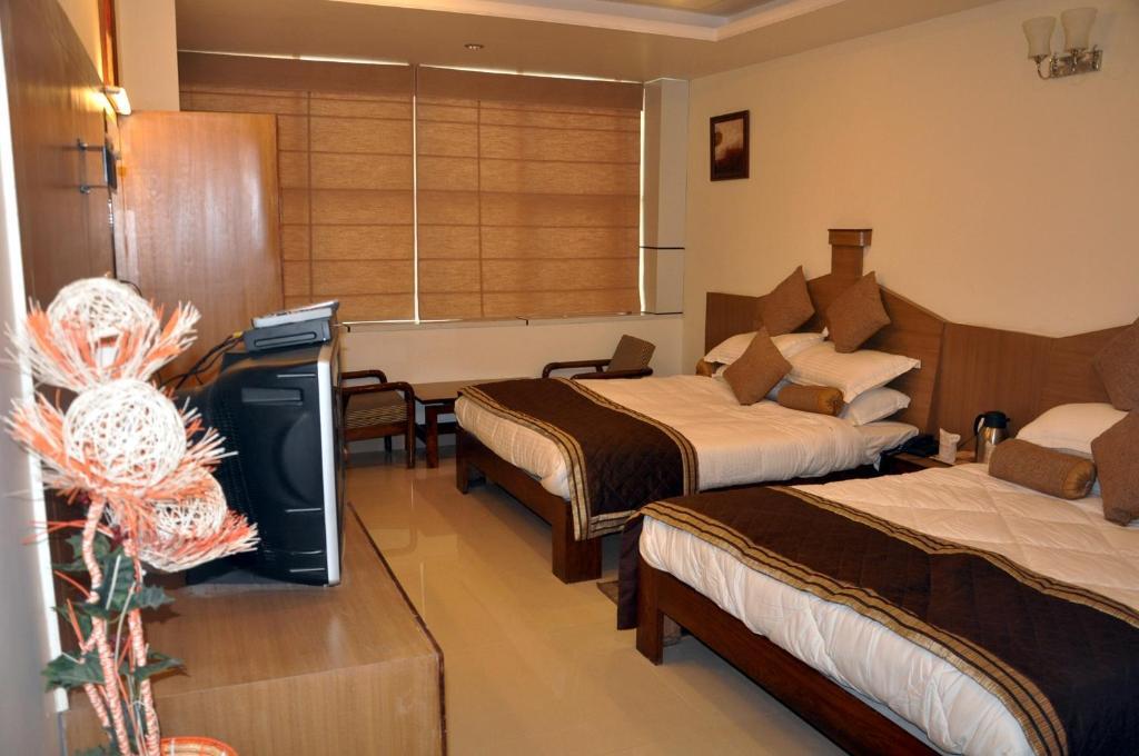 Катра: Hotel Mount View International