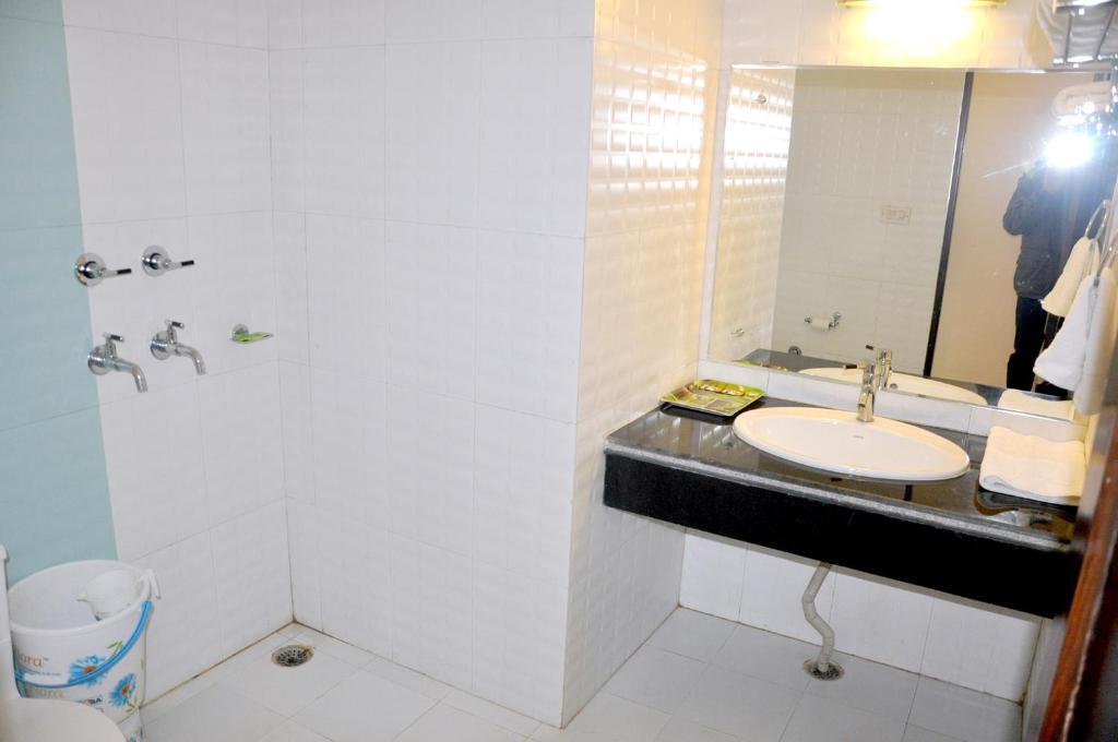 Катра: Hotel Mount View International