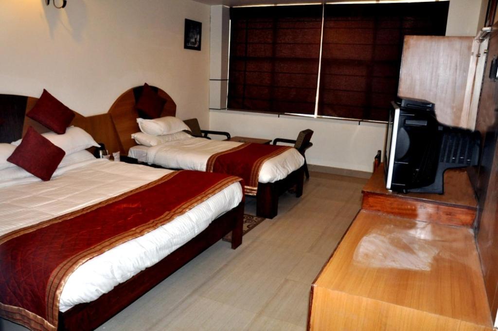 Катра: Hotel Mount View International