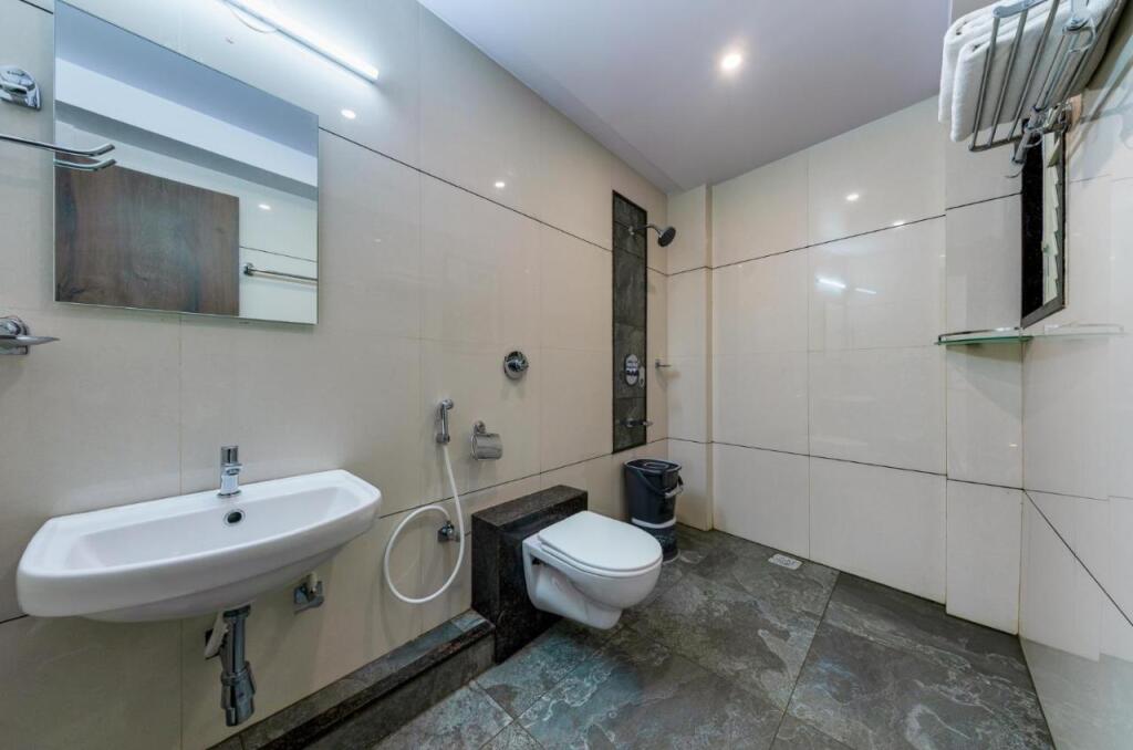 Колхапур: Hotel Athitya Satkar