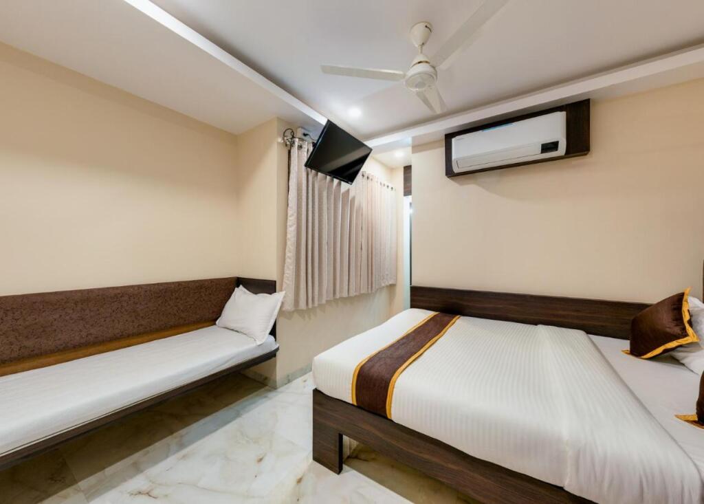 Колхапур: Hotel Athitya Satkar
