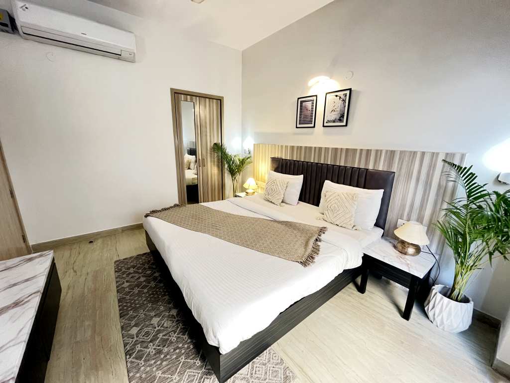 Гуруграм: Bedchambers Luxurious 1Bhk Serviced Apartment