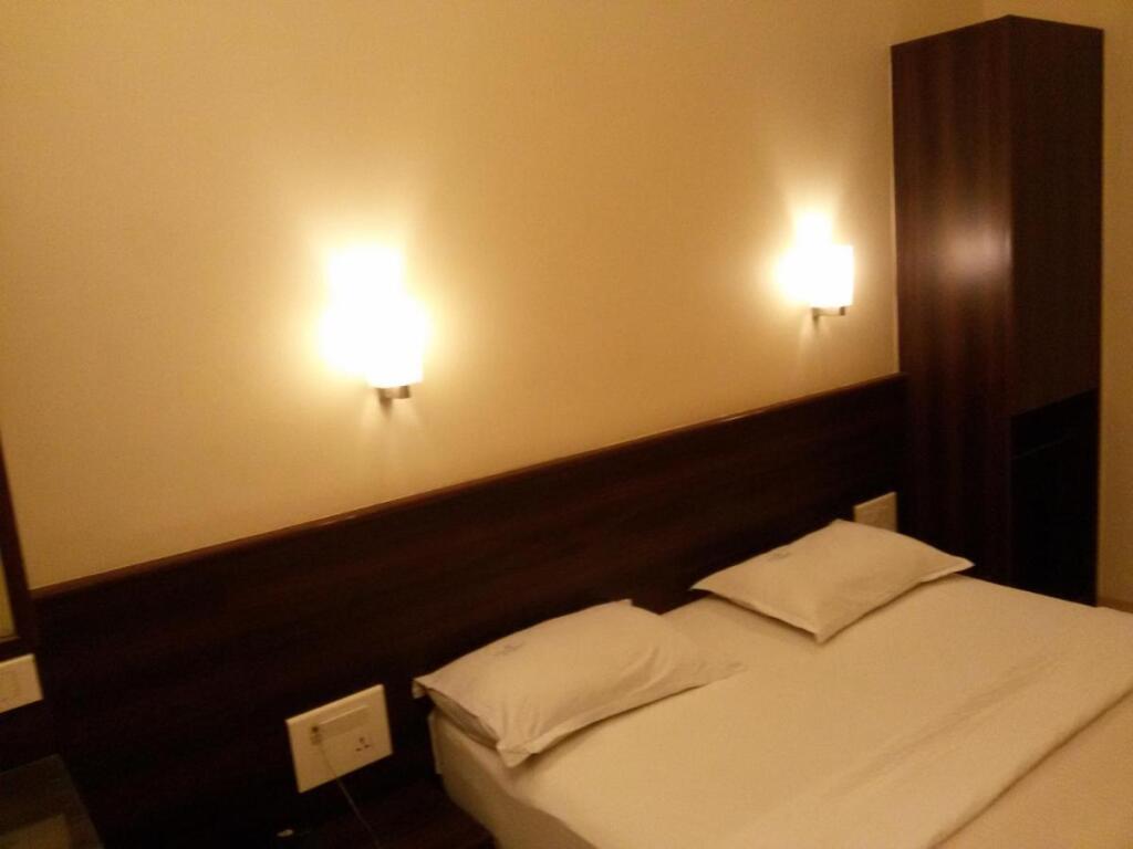 Колхапур: Hotel Elegant Grand
