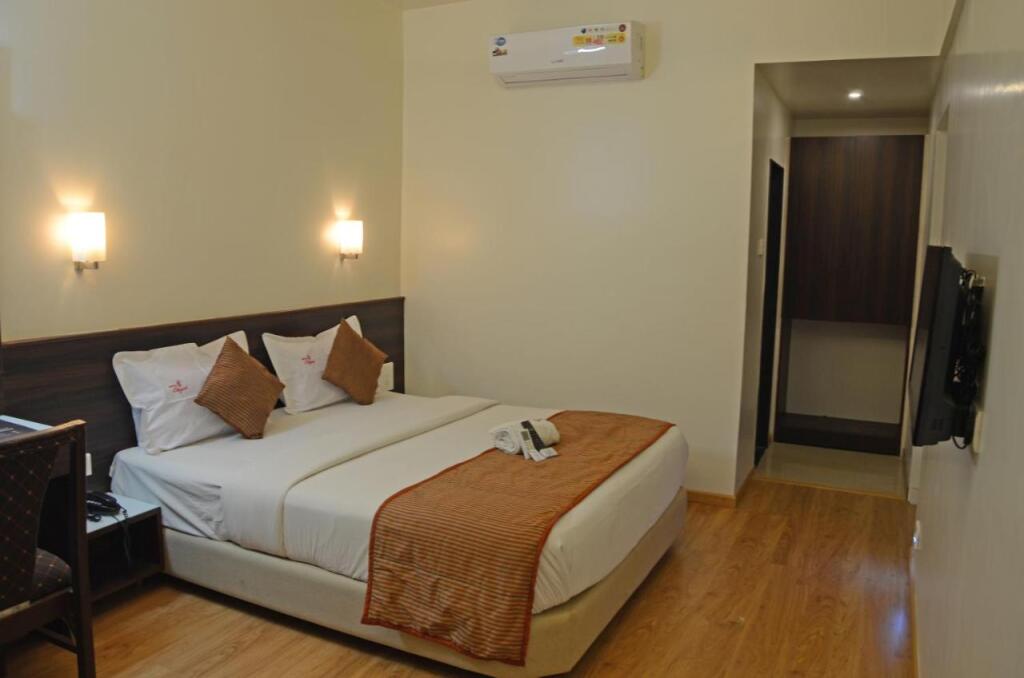 Колхапур: Hotel Elegant Grand
